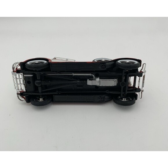 National Motor Museum Mint 1928 Lincoln Dietrich Limousine 1/32 Scale Toy Car  - Picture 6 of 10